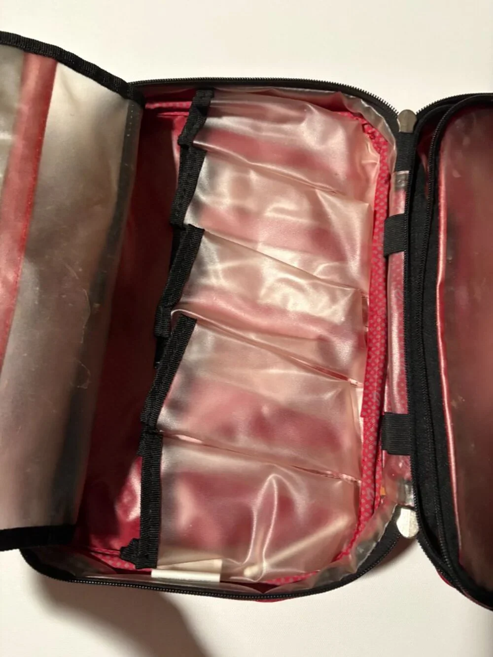Ricardo Beverly Hills Red Travel Cosmetic Train Case Makeup Organizer Bag
